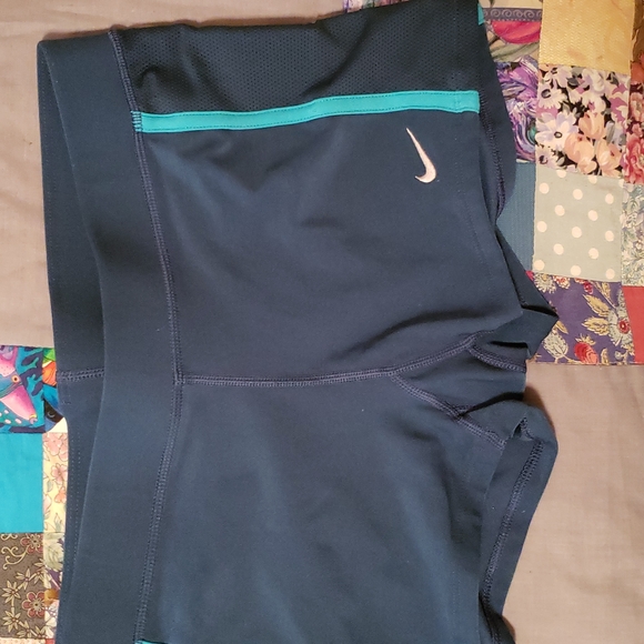 🚨 2 for $25🚨 Nike dri-fit stretchy short - Picture 2 of 4